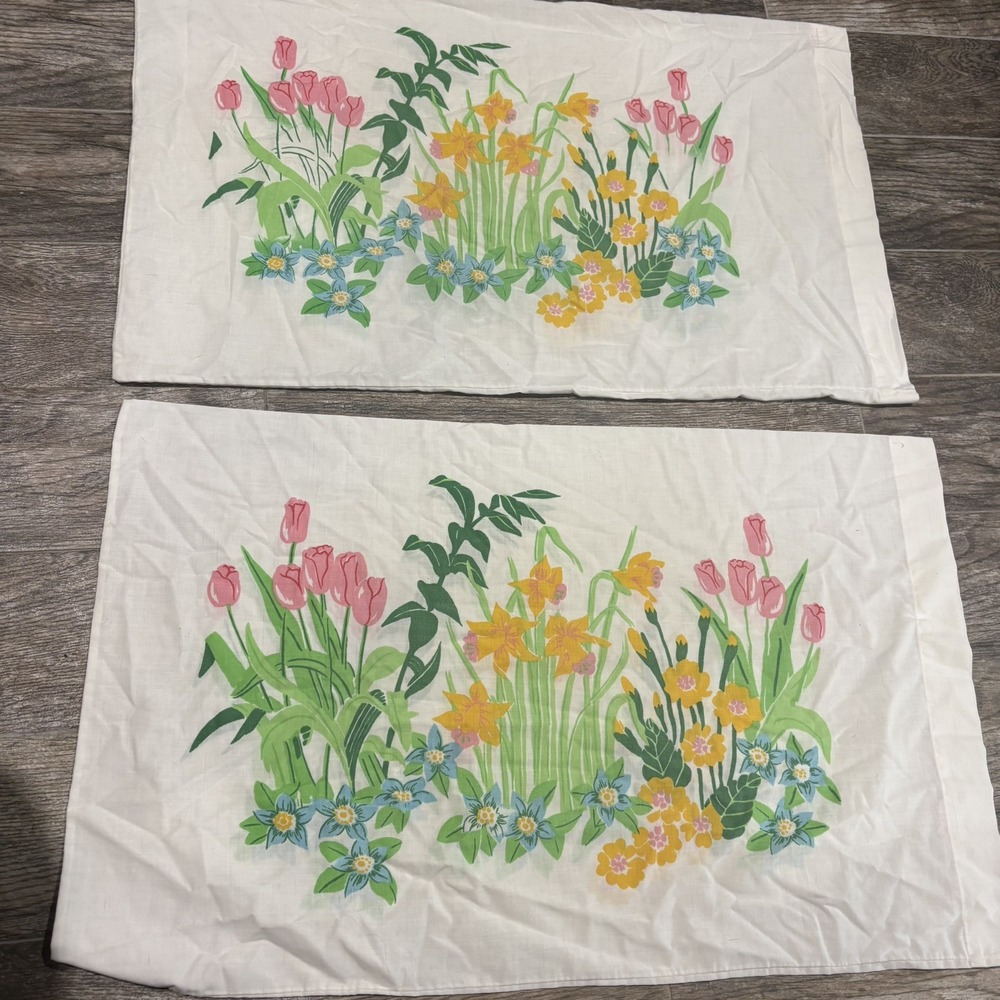 Vintage JP Steven Tulip Spring Floral Standard Pillowcases 1970s MCM